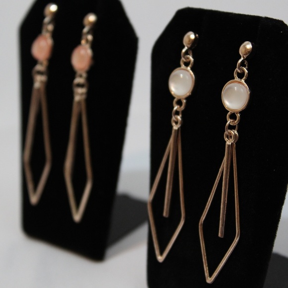Pearl Triangle Earrings - Picture 2 of 4