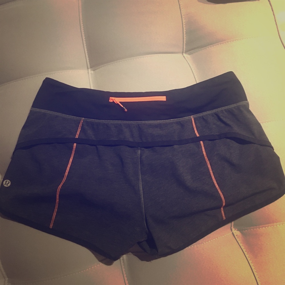 🍋Very cute Lululemon Speed Shorts- Size 8🍋