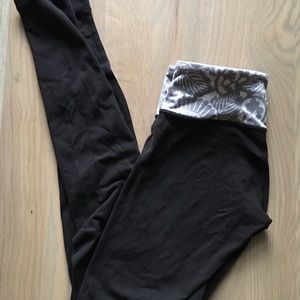 Lululemon Wunder Under with grey flower detail