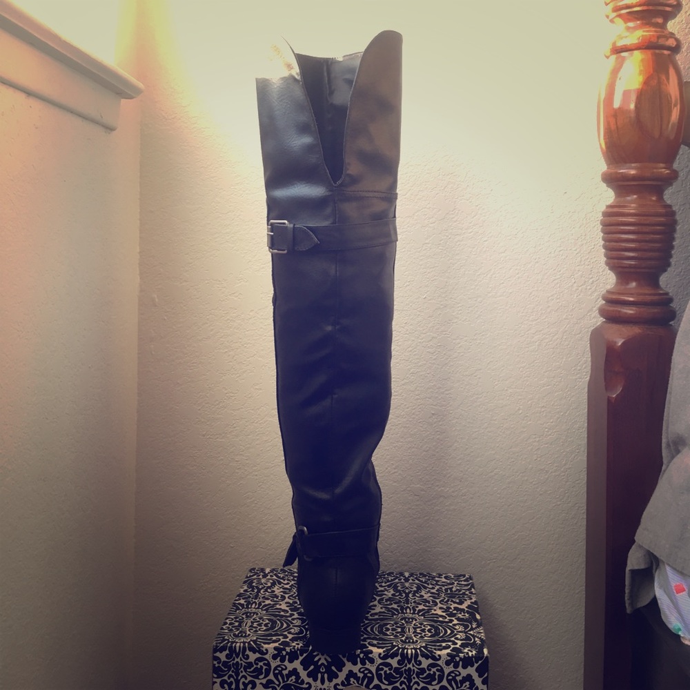 Charlotte Russe Black boot size 6