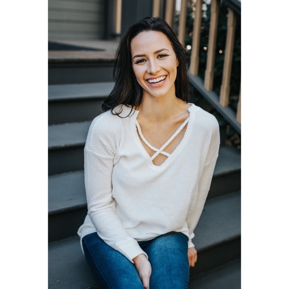 Scoop V-neck Criss cross front Sweater - Picture 3 of 6