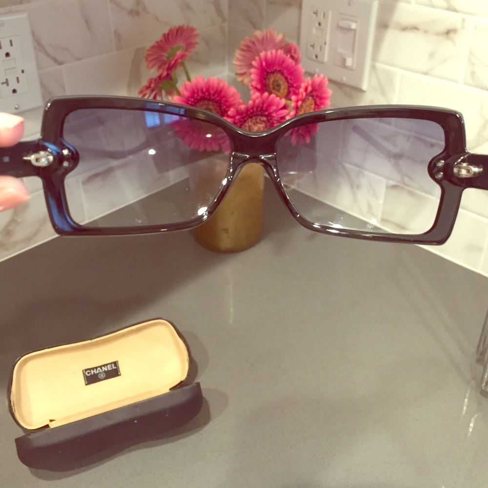 CHANEL Sunglasses