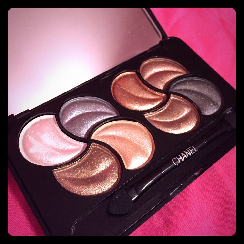 CHANEL eyeshadow palette