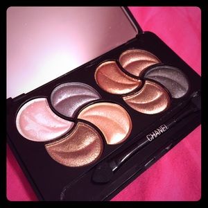 CHANEL eyeshadow palette