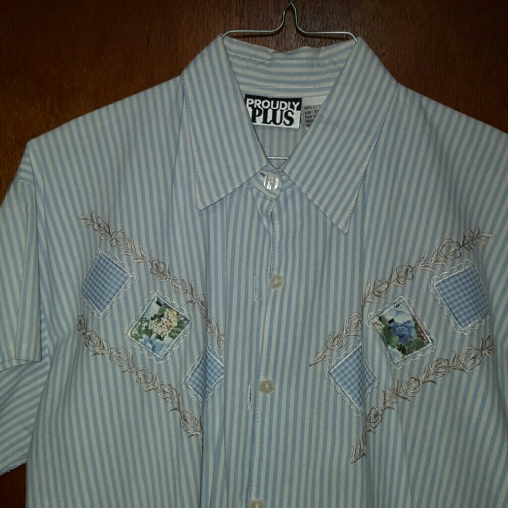 Women's button down short sleeved shirt 1X