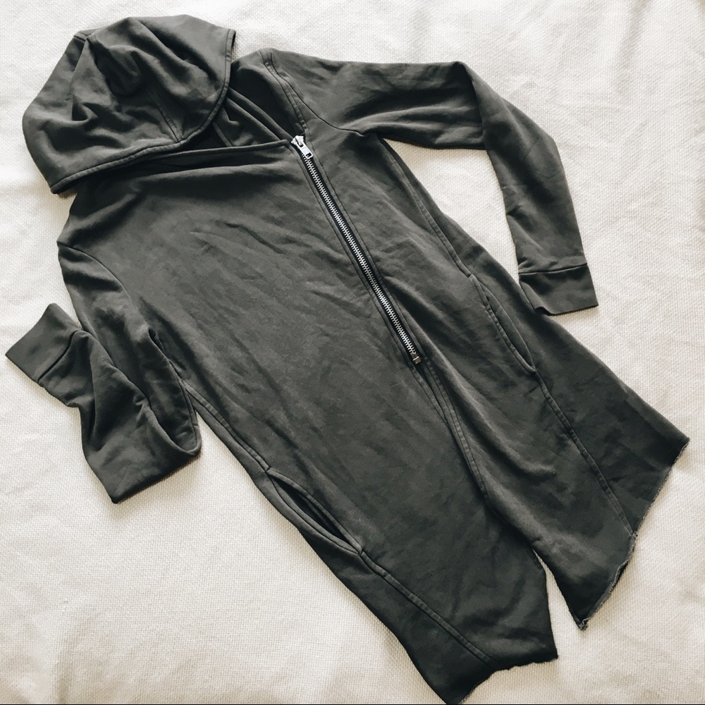 Stylish Long Fitting Hoodie