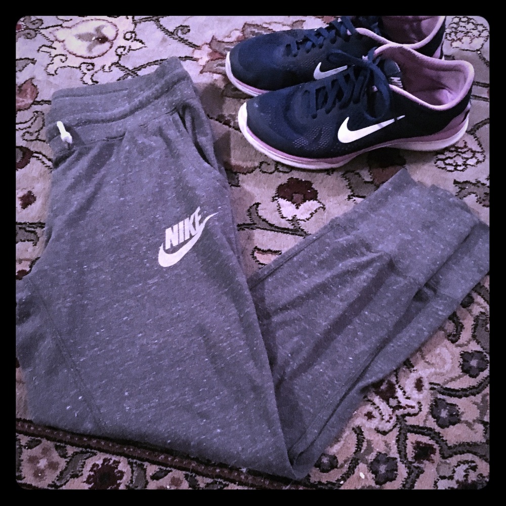 Nike - LIKE NEW grey joggers, size XS