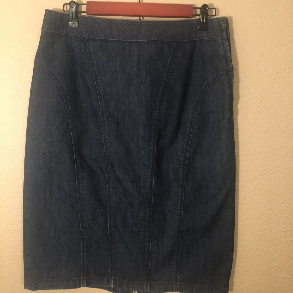 Ann Taylor Stretch Denim Pencil Skirt (6-8)
