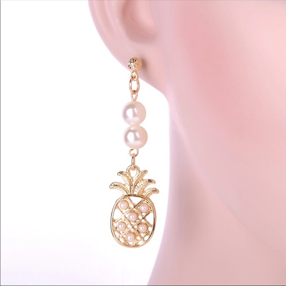 (R2) Gorgeous Pineapple Earrings - Picture 2 of 3