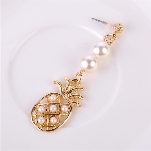 (R2) Gorgeous Pineapple Earrings - Picture 3 of 3
