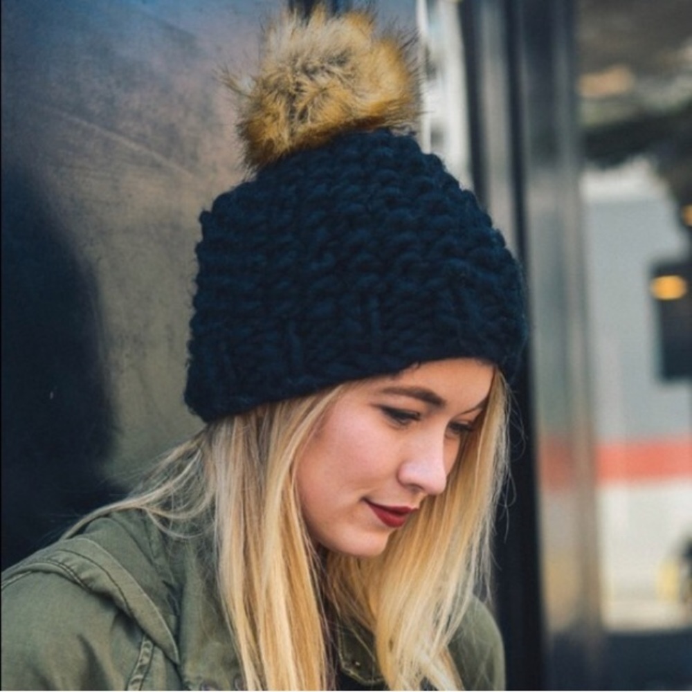 ☃️Chunky Pom Beanie☃️