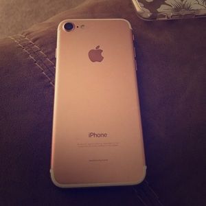 UNLOCKED iPhone 7 Rose Gold 128gb