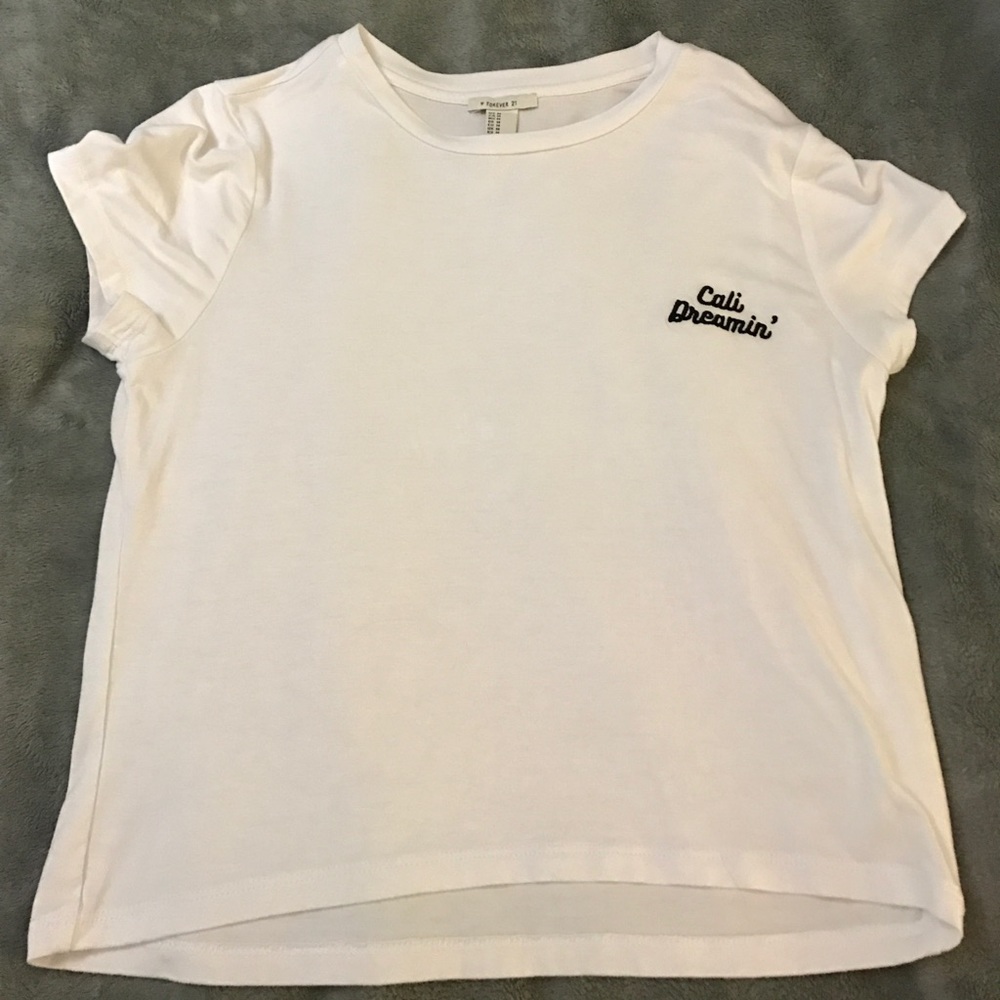 Cute cropped embroidered tee!!