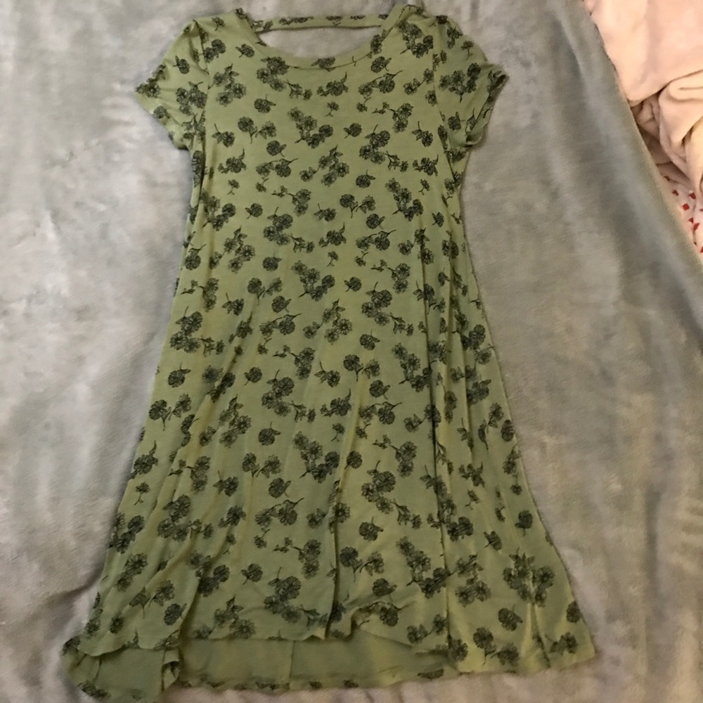 Cute green black flower dress!