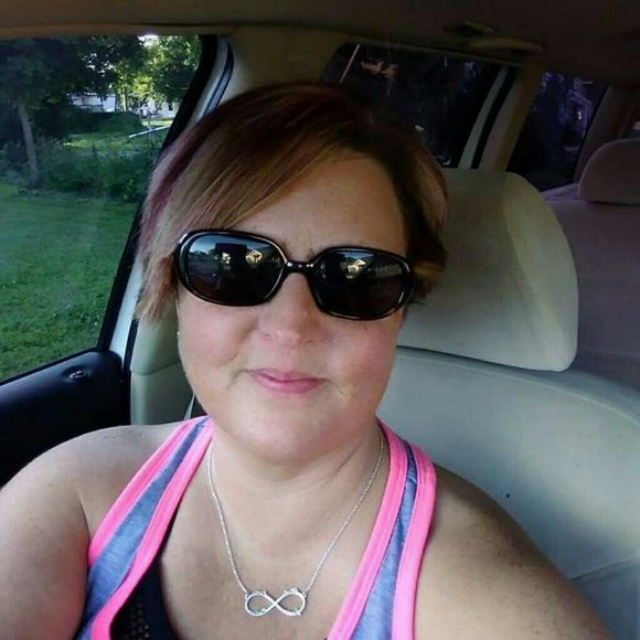 Meet your Posher, Robin - Picture 2 of 4