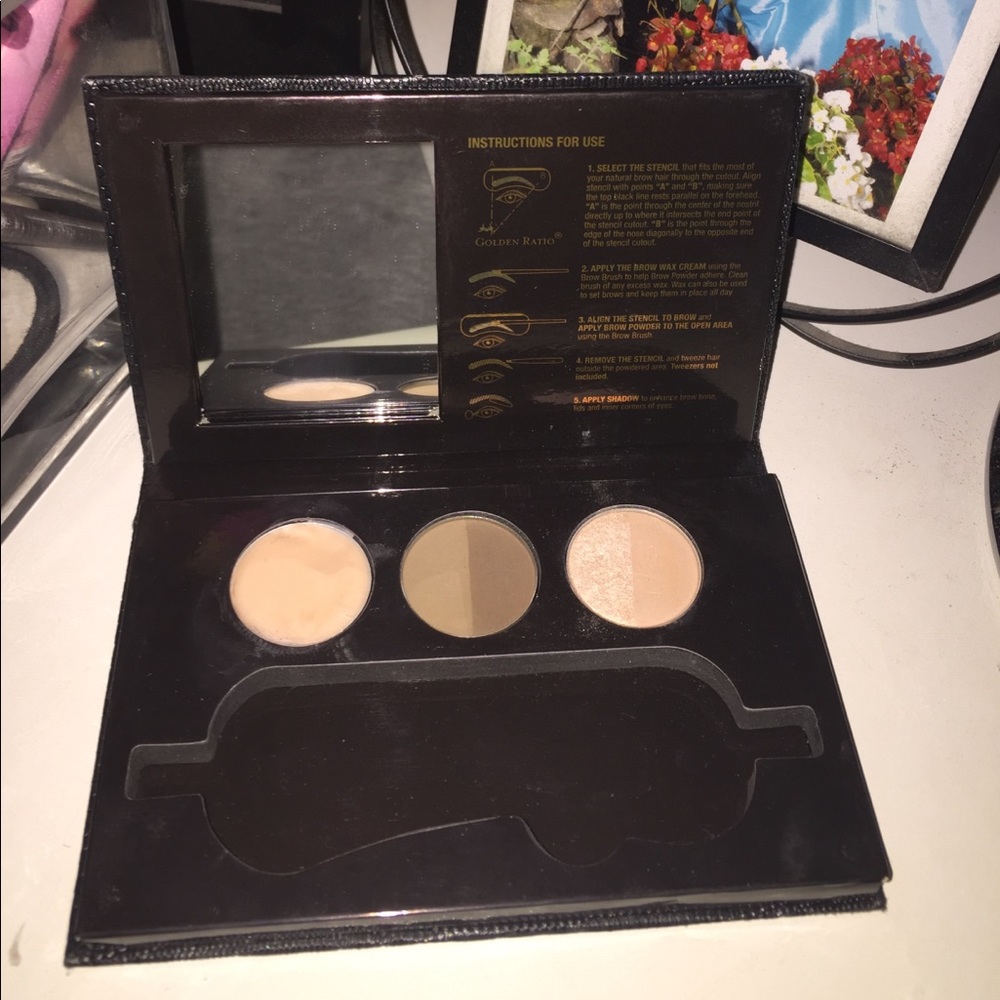 Makeup - Picture 2 of 3