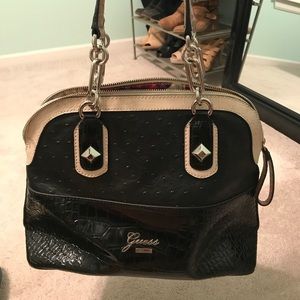 Black Guess Purse! Very clean!