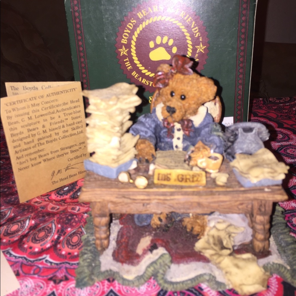 Boyd’s Bears & Friends: “Ms Griz Monday Morning”