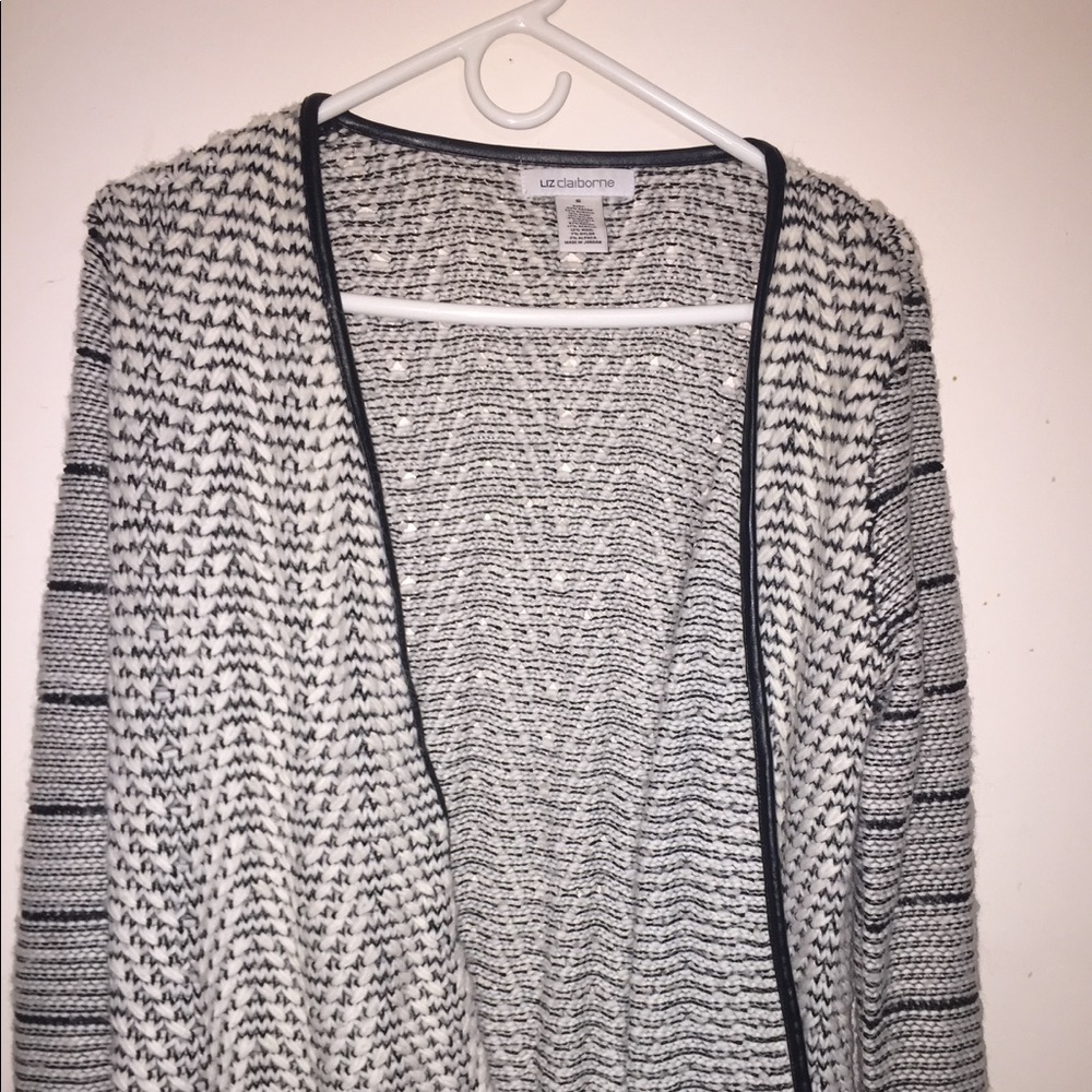 Black&white cardigan with leather details