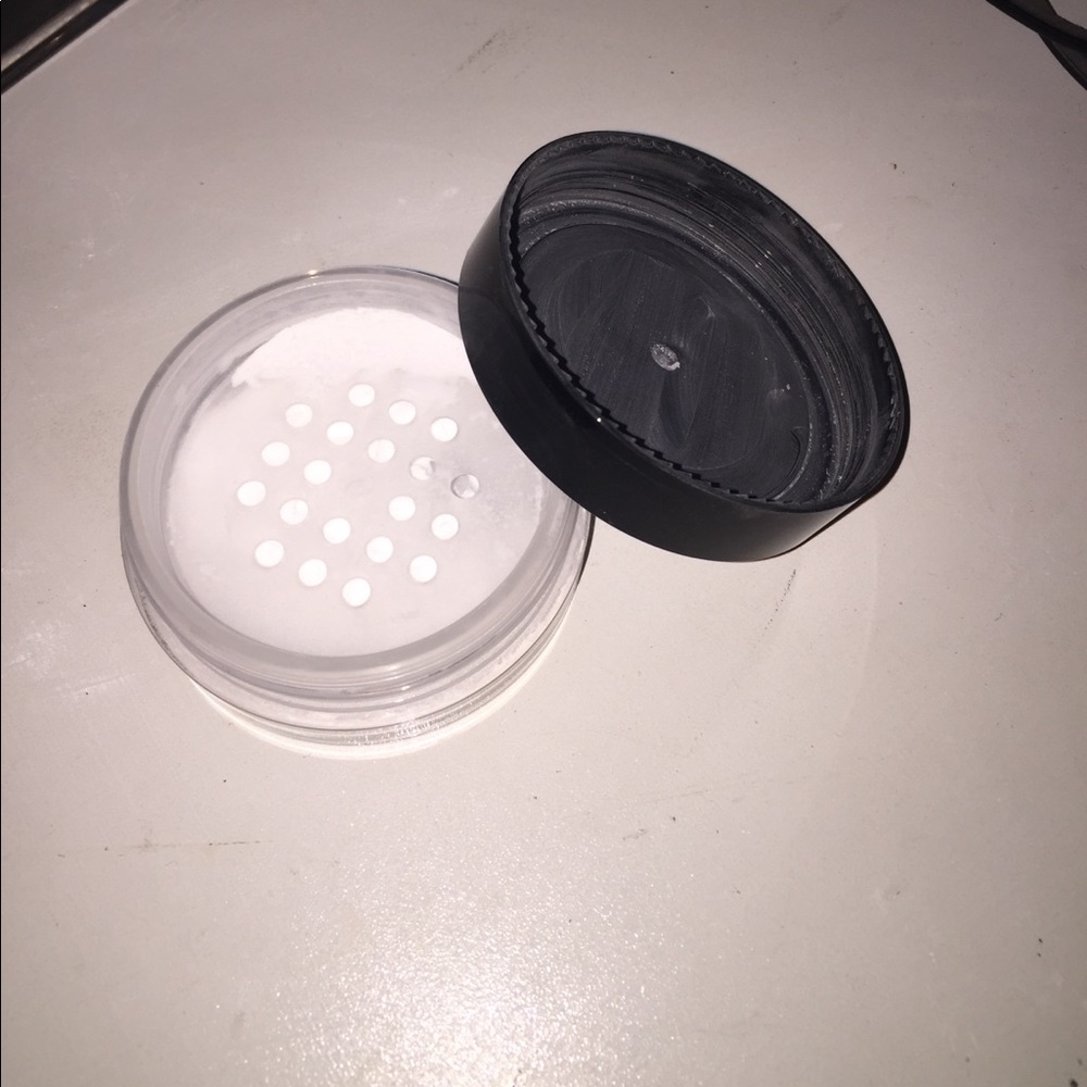 Makeup - Picture 2 of 3