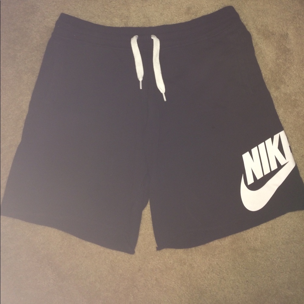 Black nike shorts