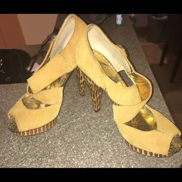 Heels - Picture 2 of 3