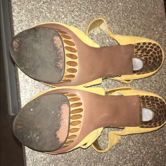 Heels - Picture 3 of 3