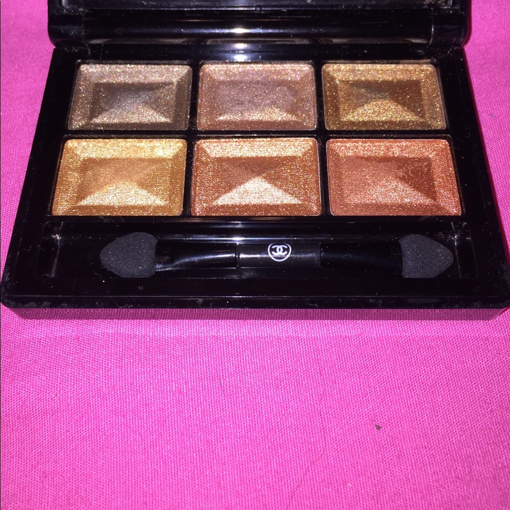 CHANEL eye shadow palette