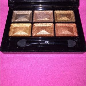CHANEL eye shadow palette