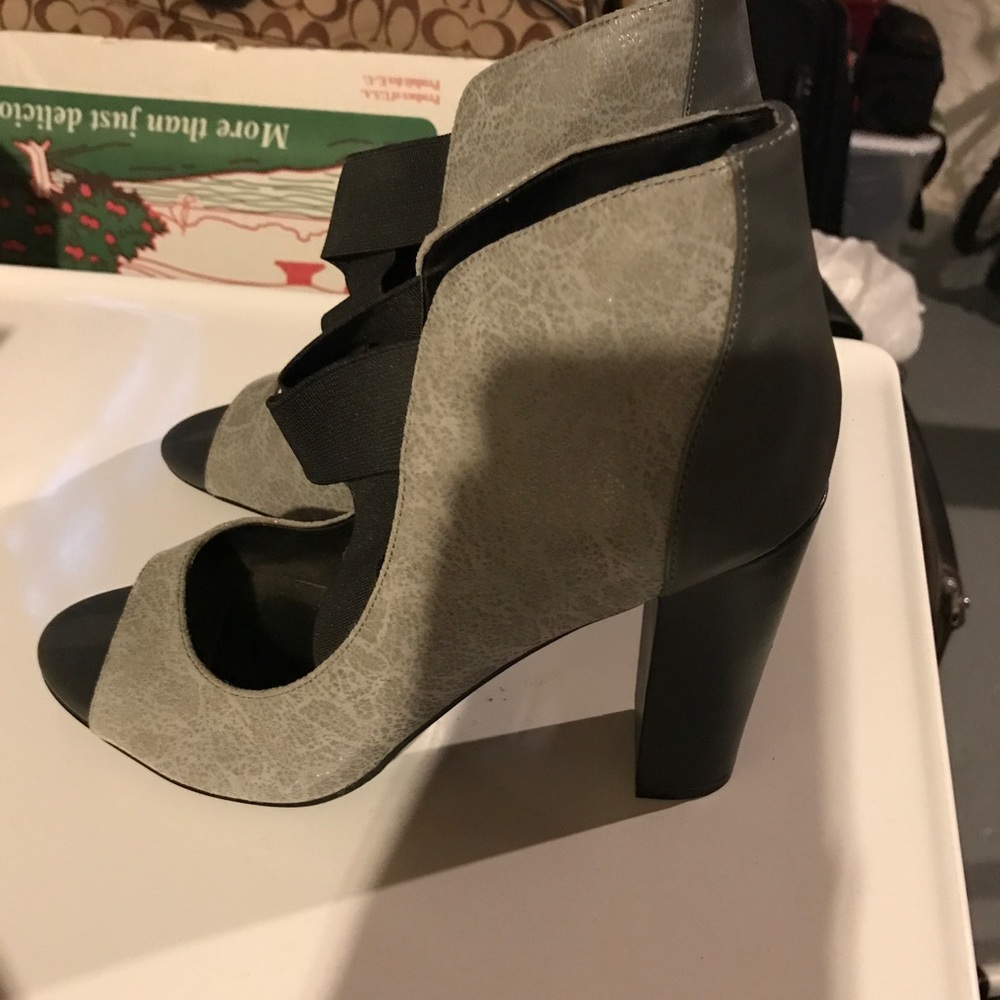 Charles David heels NWOT only worn once