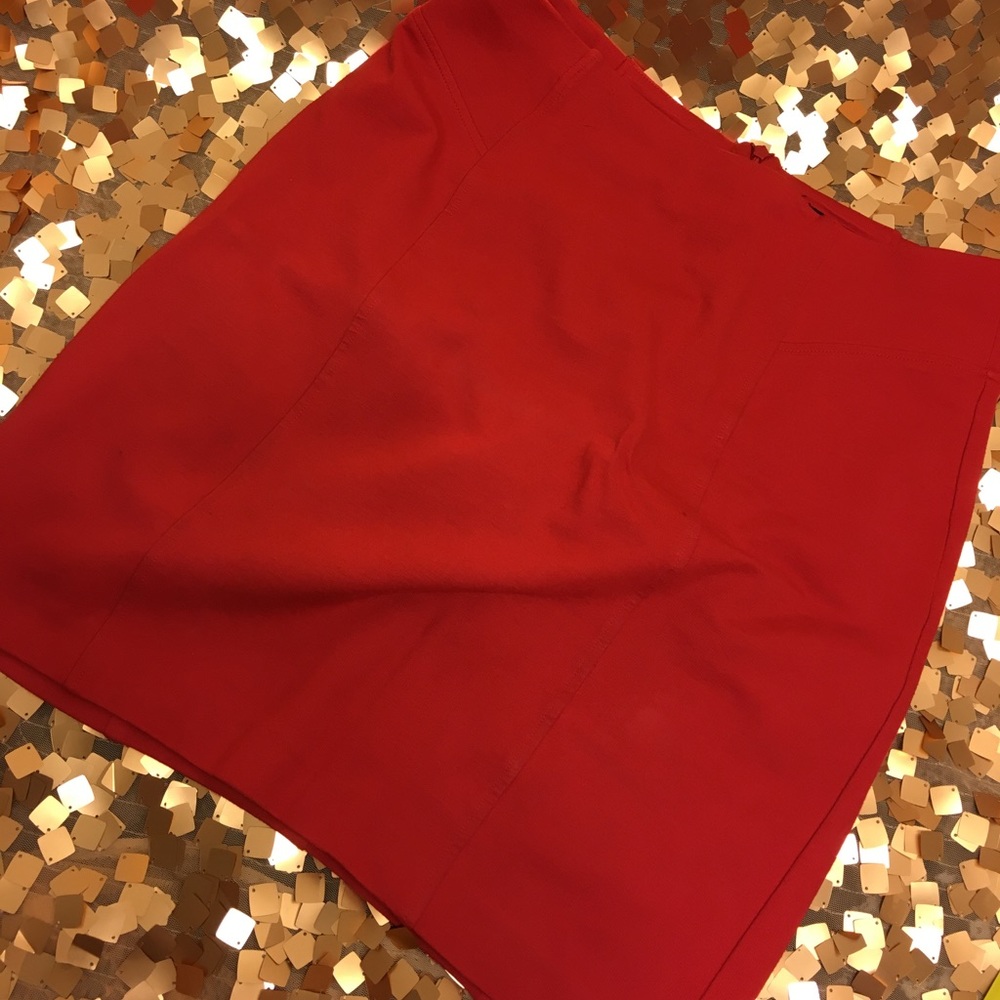 RED SHORT PENCIL SKIRT - Picture 2 of 6