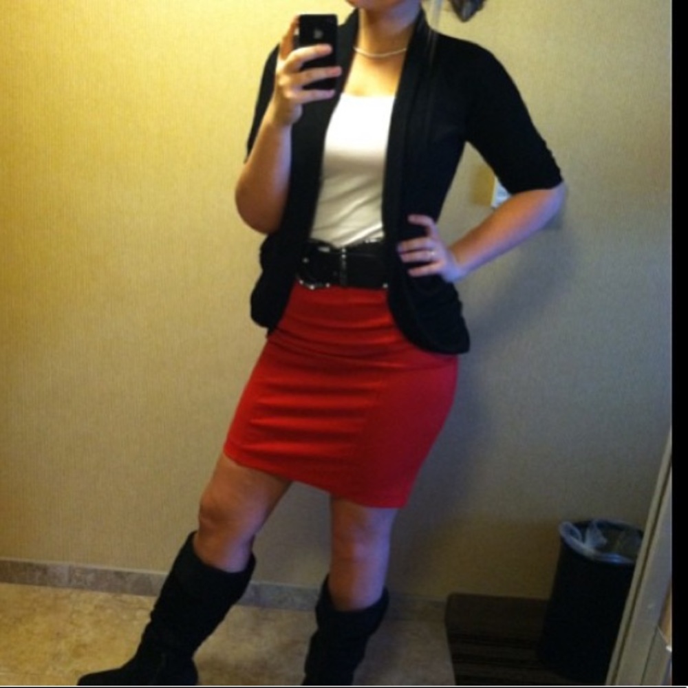 RED SHORT PENCIL SKIRT