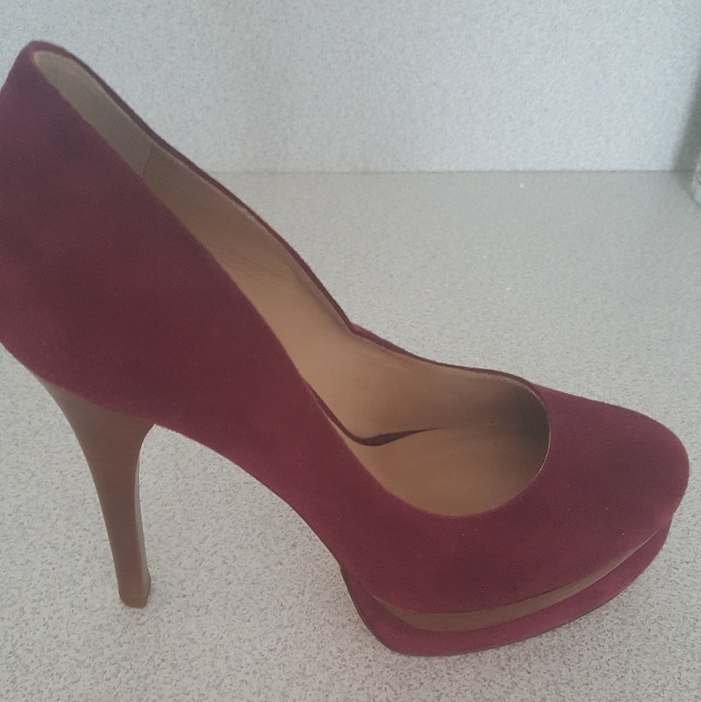 Pour La Victoire Suede Pumps