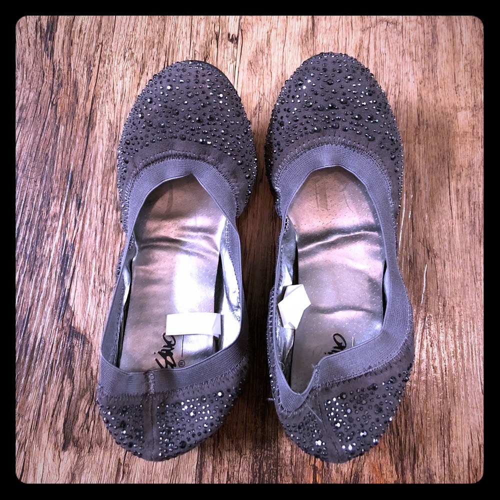 Super cute shiny flats