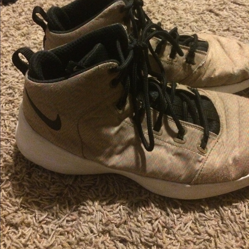 Nike hyperfr3sh size 9.5 basketball shoes