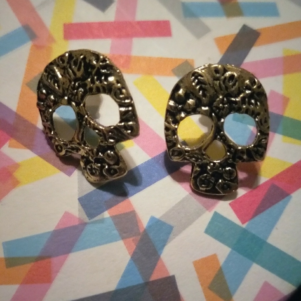 *OUT OF STOCK*Rose Gold Skull Stud Earrings