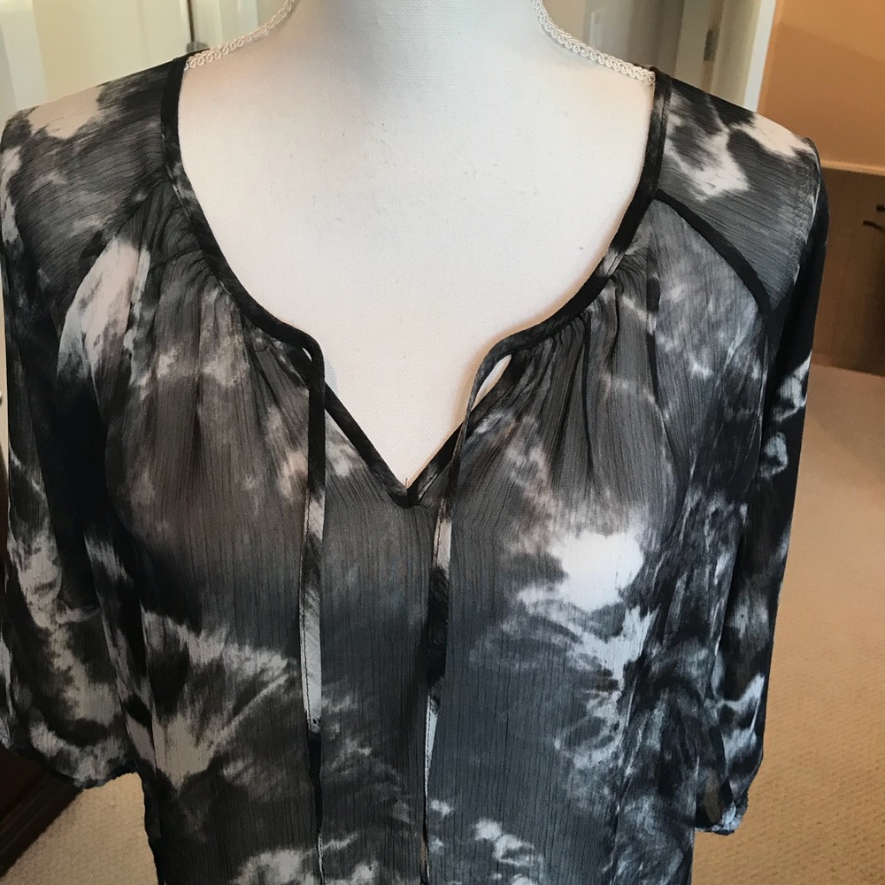 ❌SOLD❌ Express Black & White Sheer Blouse - Picture 3 of 7