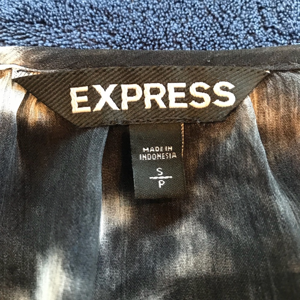❌SOLD❌ Express Black & White Sheer Blouse - Picture 6 of 7
