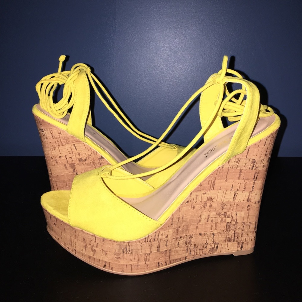 Sale - 5” Brand New wedges Shoe Dazzle. NEW!!