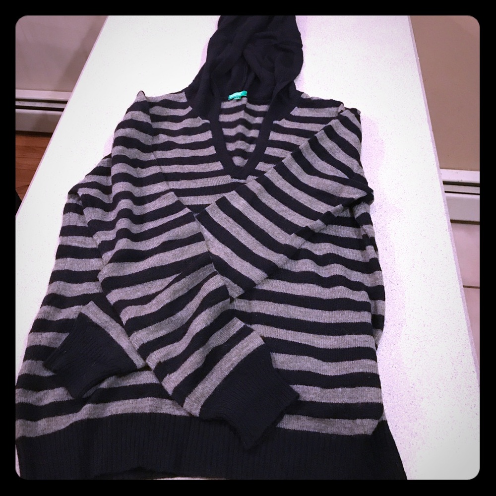 United Colors of Benetton v neck Hoody