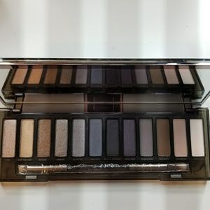Urban Decay Naked Smoky Palette
