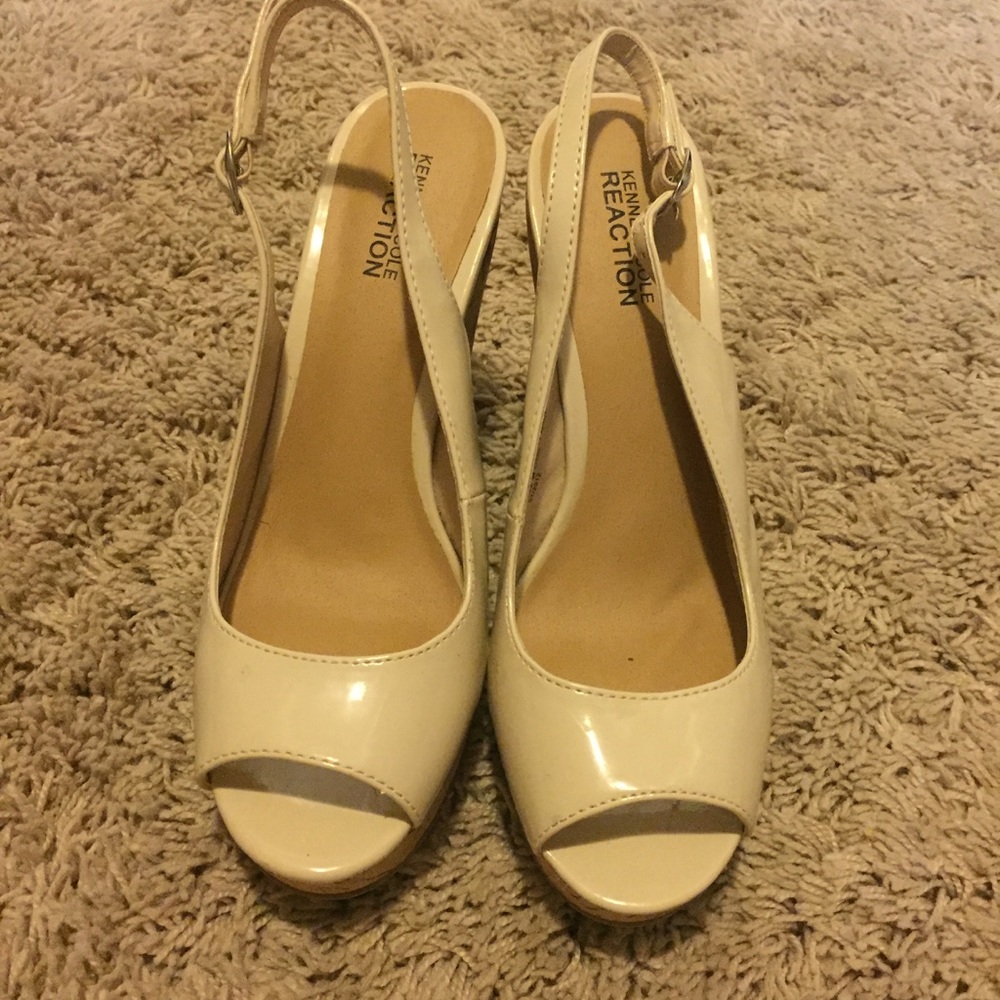 Nude Kenneth Cole Reaction Wedges