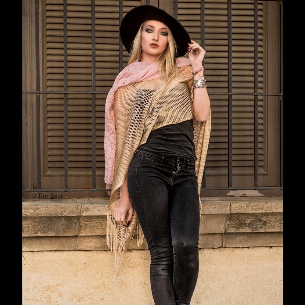 Poncho - Picture 3 of 4