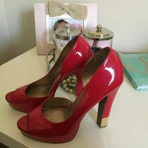 EUC. BCBG Paris Red Patent leather Platform pumps