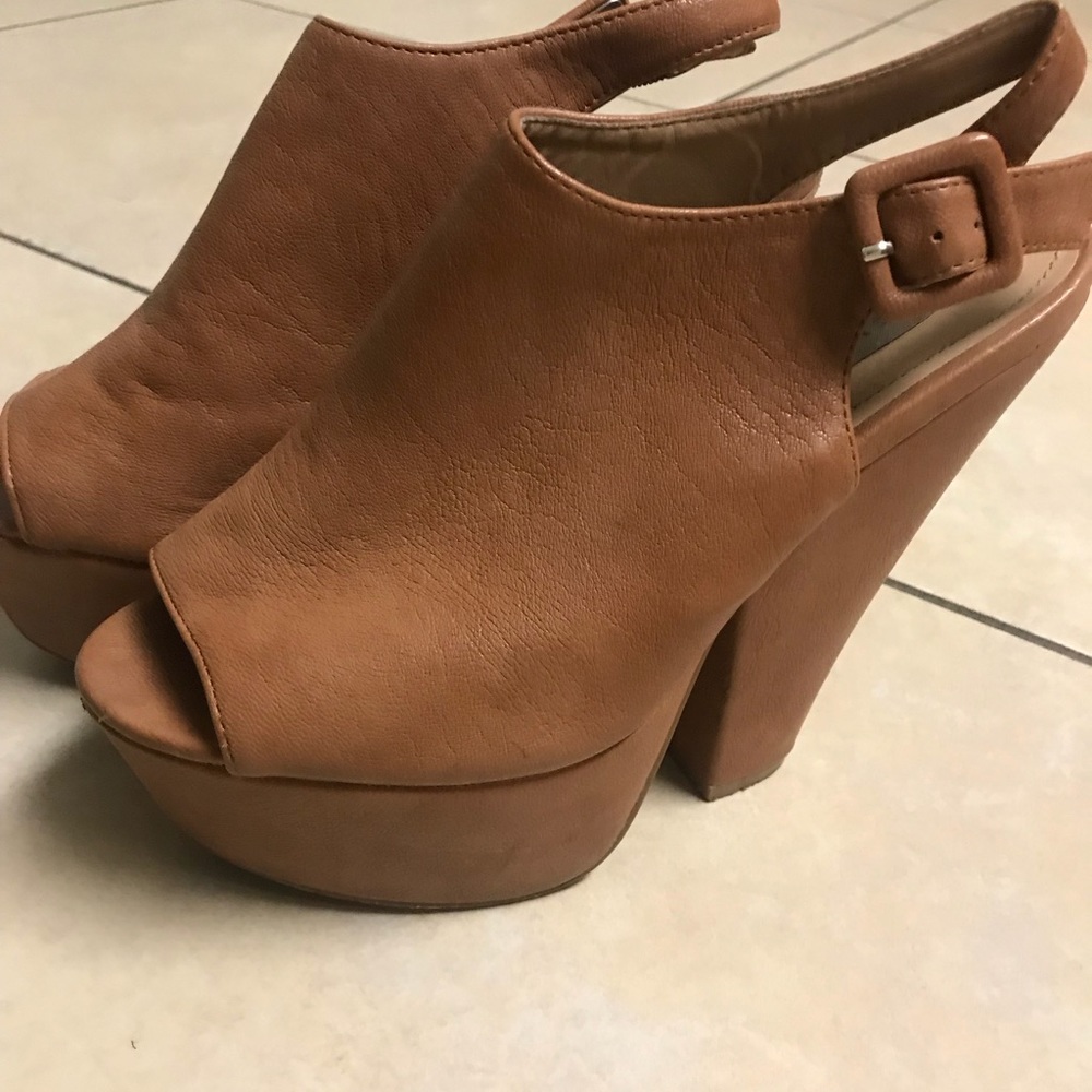 Shoes - Picture 2 of 4