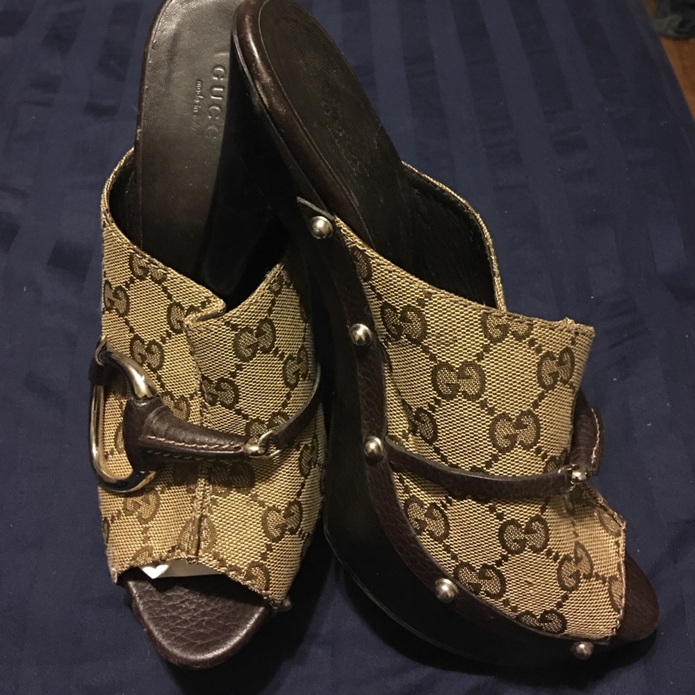 Gucci peek toe signature clog.