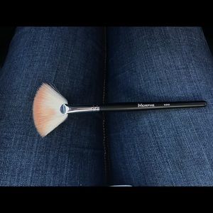 Morphe highlighter brush