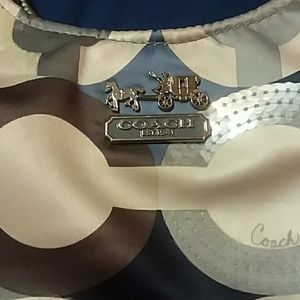 Authentic Coach hand/shoulder bag.