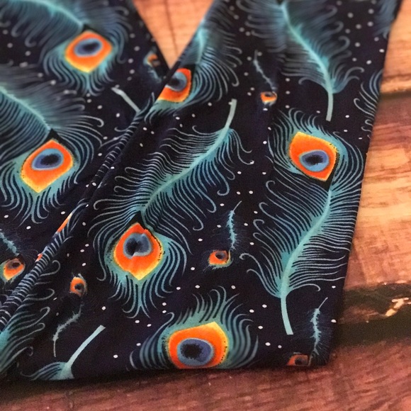 SALE << Feather Bright Colored Soft leggings >> - Picture 2 of 4