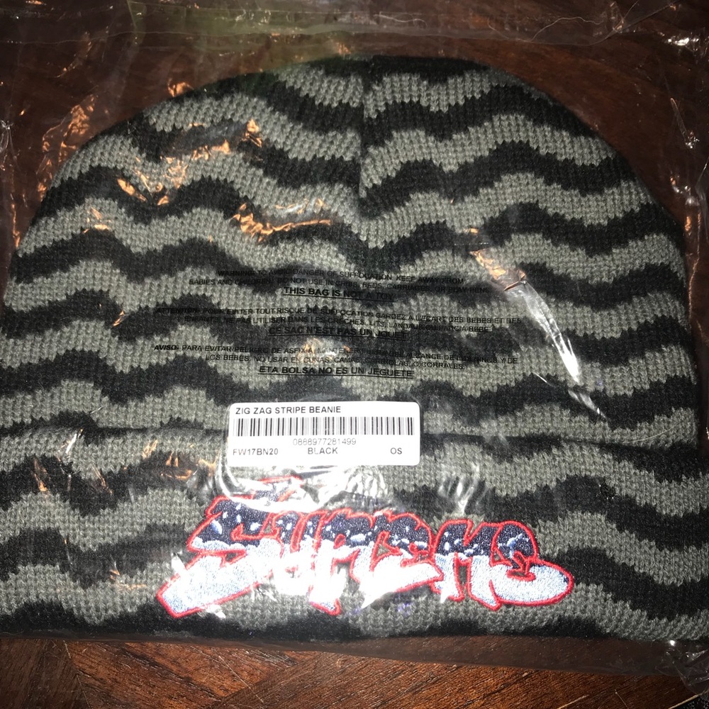 Supreme zig zag striped beanie